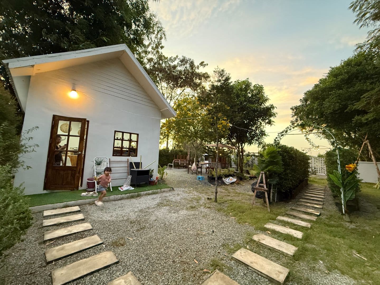 ฟาร์มอร่อย กะเพรา กาแฟ คาเฟ่